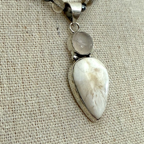 Beautiful Beaded Necklace with Multi Gemstone Pendant - Picture 8 of 11